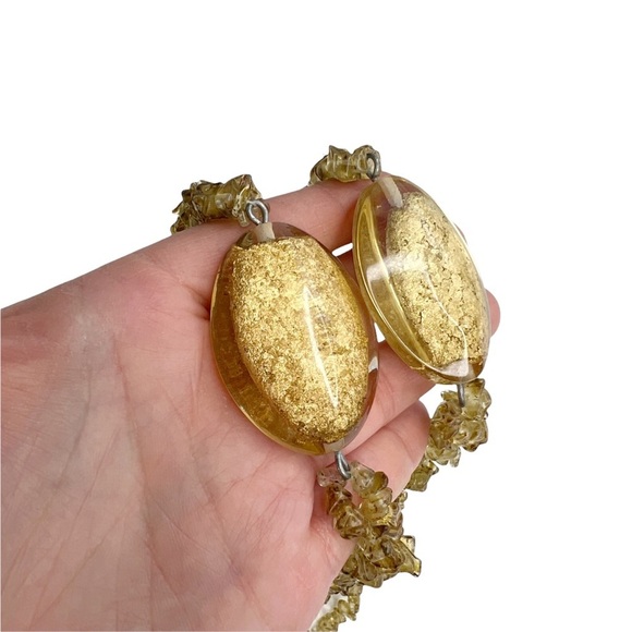 Yellow Amber Color Glass Chip Beaded Twisted Oval Gold Metallic Necklace - Picture 6 of 10